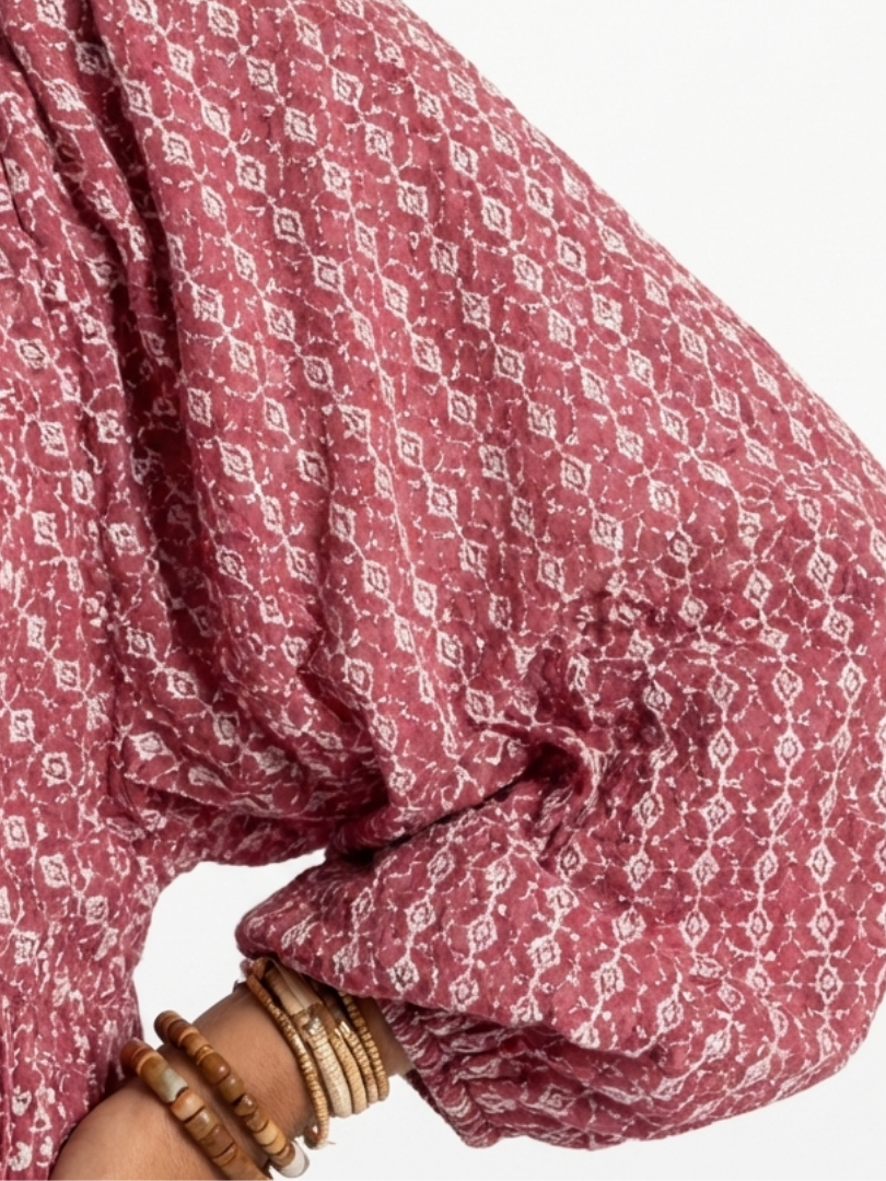 Arlette | Geometrisesti painettu pitkähihainen midi-mekko