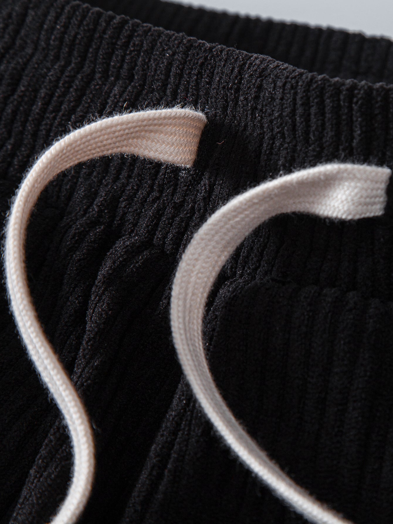 Geometric Trim 7" Corduroy Shorts