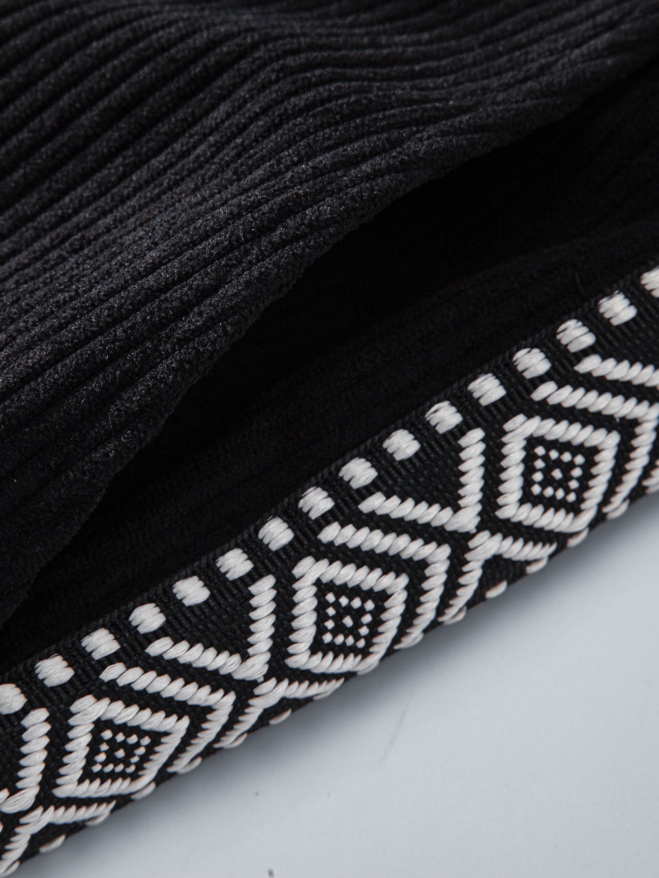 Geometric Trim 7" Corduroy Shorts