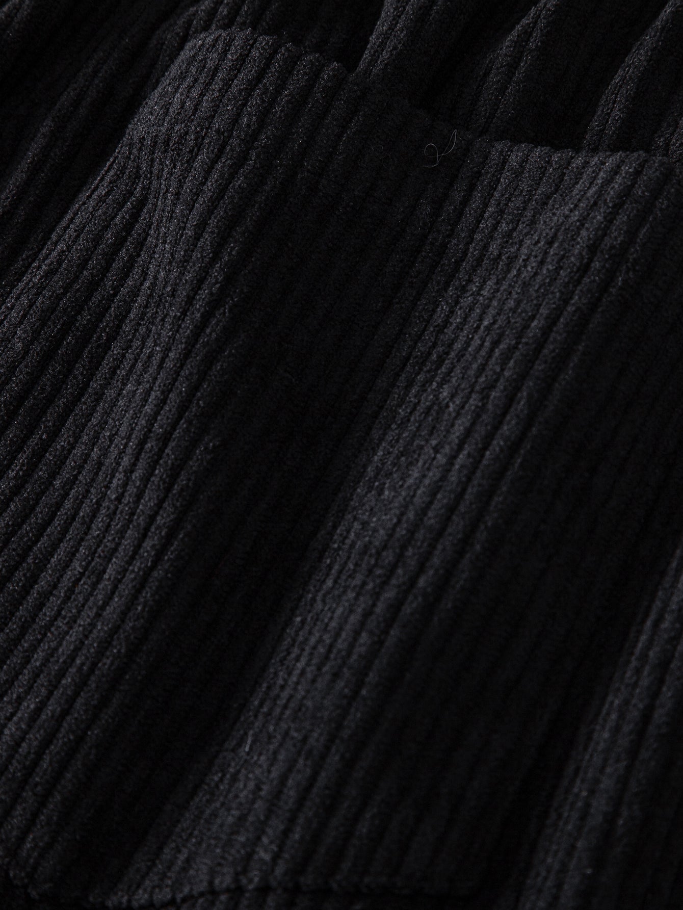 Geometric Trim 7" Corduroy Shorts