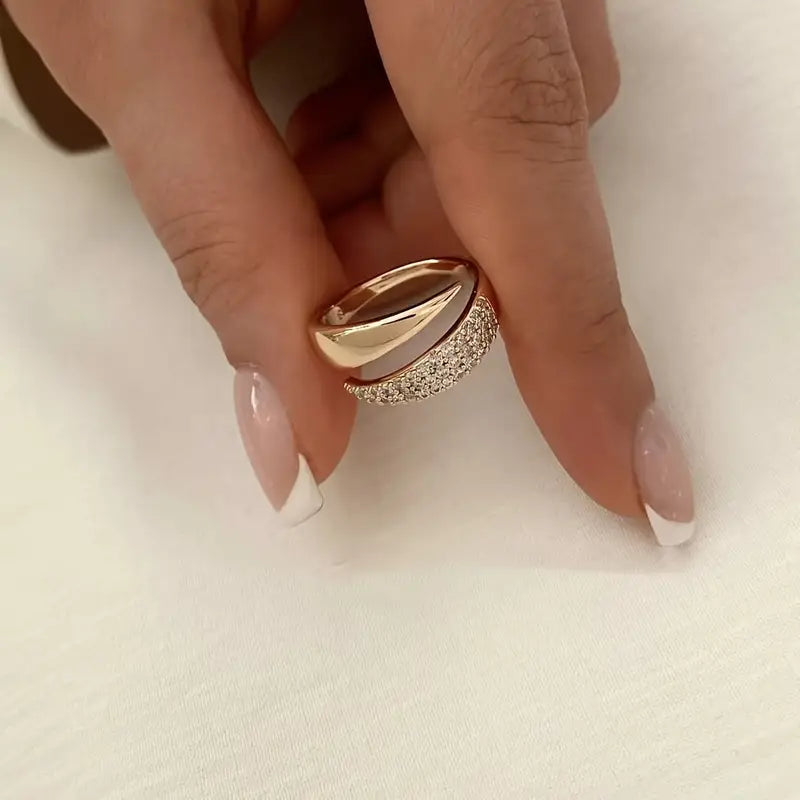 Elegant Gold Ring with Sparkling Stones