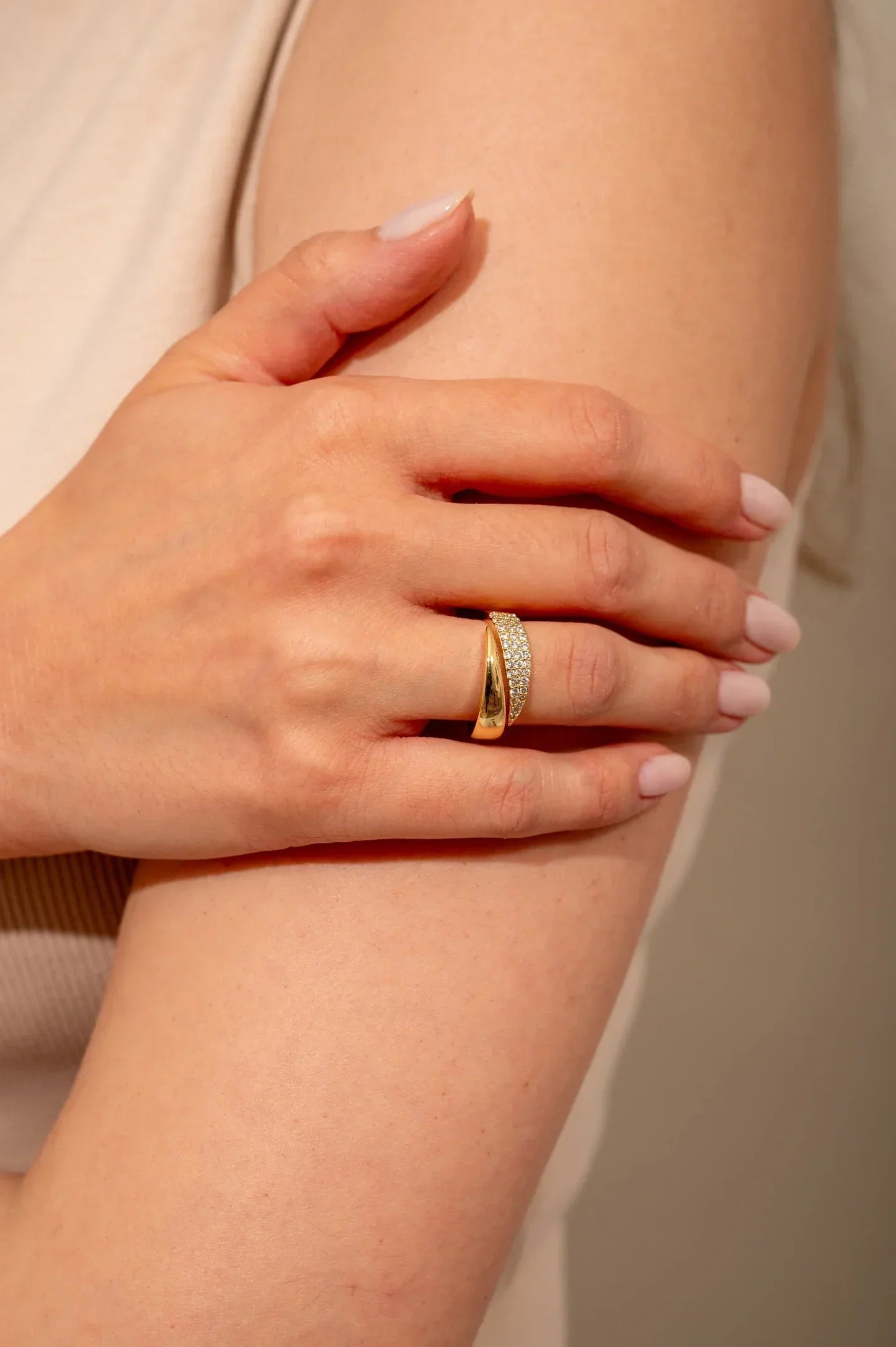 Elegant Gold Ring with Sparkling Stones